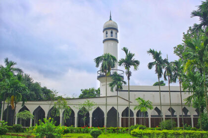 Dhaka University Central Mosque